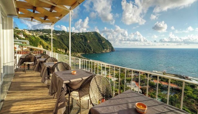 Camere con colazione, 5 minuti lontano dal mare, animali ammessi