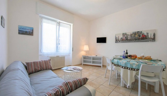 Casa Al Caprifoglio - Ispra Apartment 600m From Beach, Ispra, Italy