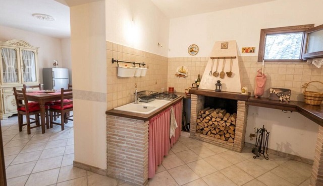 Casa del Borgo: Between the Mountains and the Lake, Near Rome