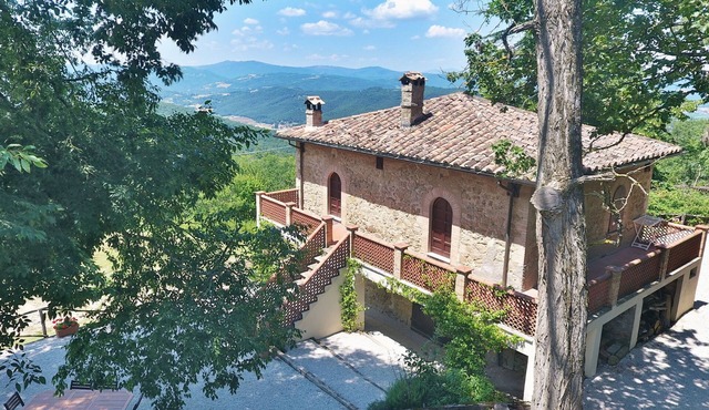 Casa della Maestra; large pool, tranquillity, lovely extensive views, free wifi.