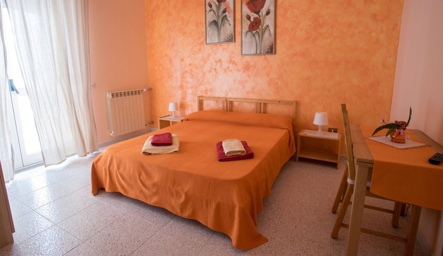 Casa Di Bello Orange Studio Apartment
