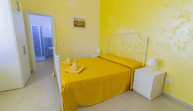 Casa Di Bello Yellow Studio Apartment