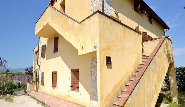 Casa Geranio B: A modern and graceful apartment situated in a quiet location, a few minutes from the town center, with Free WI-FI.