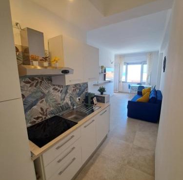 Casa HAPPINESS vista mare, 50m dal mare