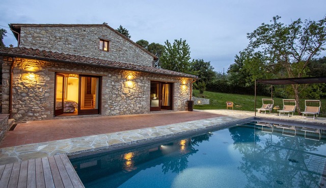 Casa Pernice - Stylish Chianti Retreat with Pool & Vineyard Views