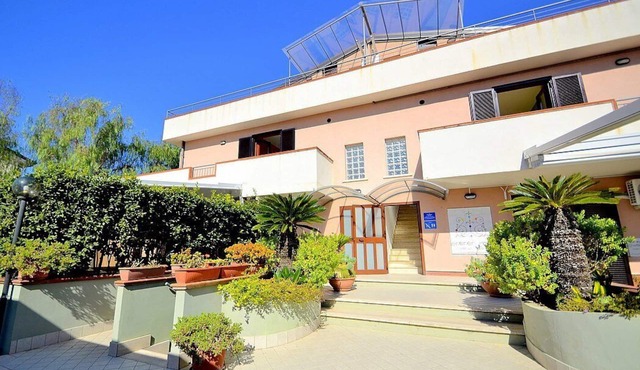 Casa Pesca E: A modern and graceful apartment situated at a few steps from a sandy beach, with Free WI-FI.