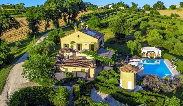 Casa Sant'Elia 10, Emma Villas