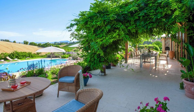 Casa Sant'Elia, villa in the heart of the Marche Region a few miles from the sea