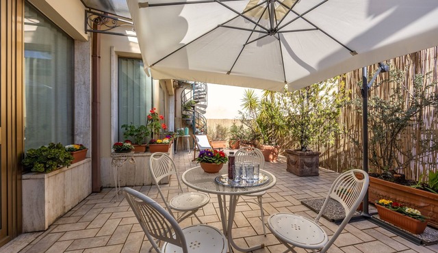 CasAdòro - Two Bedroom Apartment, Sleeps 5