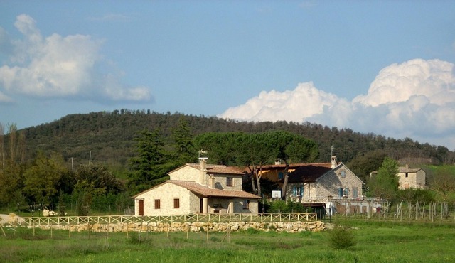 Casale c/uso piscina immersi nella natura
