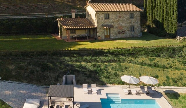Casale la Toscanella in Ortignano Raggiolo , Toscana