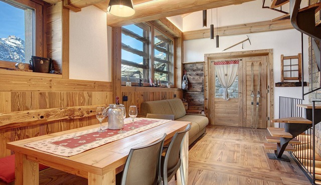 Chalet 'Casa Promindoz' with Mountain View, Private Garden and Relaxation