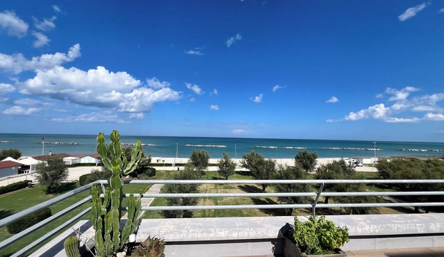 Charming 3-bedroom apartment in lovely Fano with WiFi