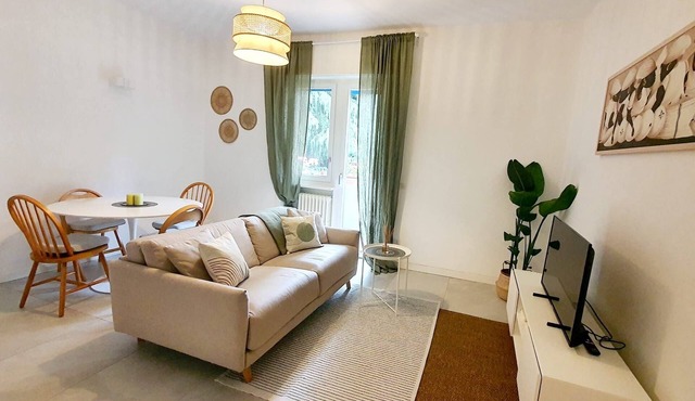 Charming renovated one-bedroom apartment, just minutes from the subway