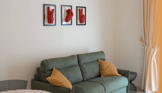 Charming street view apartment in fabulous Napoli historic center with WiFi, AC