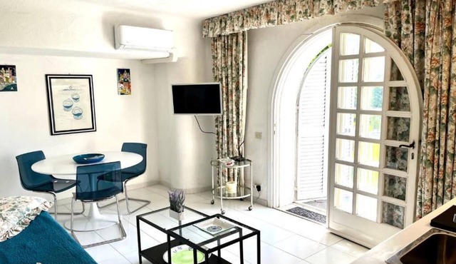 Charming two-room garden apartment in villa with swimming pool with thermal water