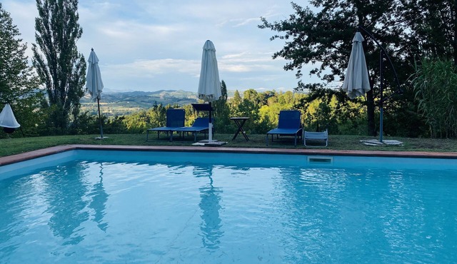 Charming Umbrian holiday home with 2 houses, amazing views and a 15m pool