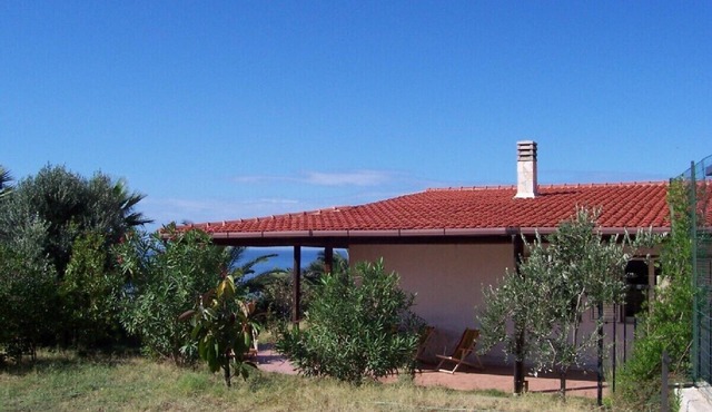Comfortable villa at the sea