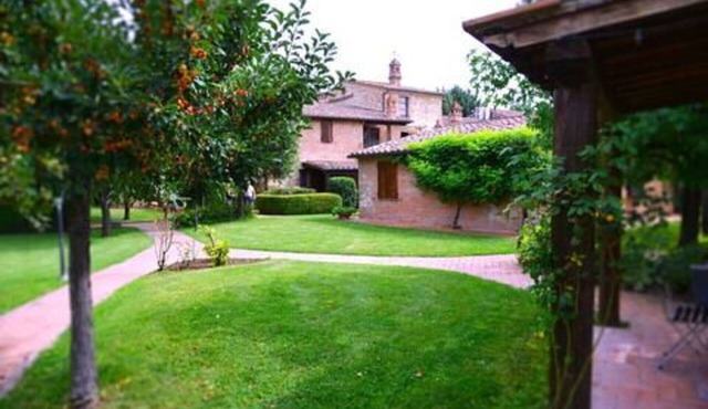 Cosy apartment for 6 guests with WIFI, A/C, pool, TV, veranda and pets allowed