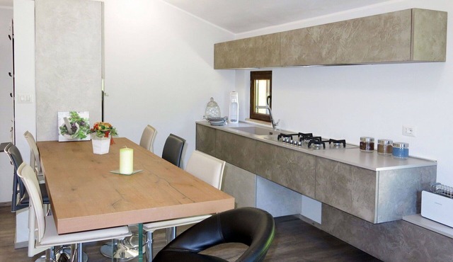 Cosy apartment in villa with hot tub, WIFI, A/C, pool, TV, patio, pets allowed and panoramic view