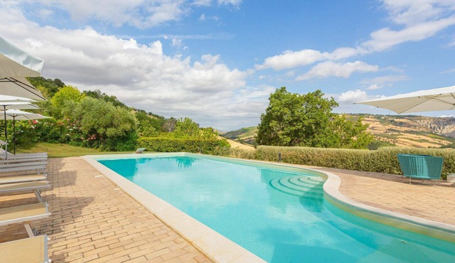 Cosy apartment in villa for 5 people with pool, WIFI, TV, terrace, pets allowed and parking
