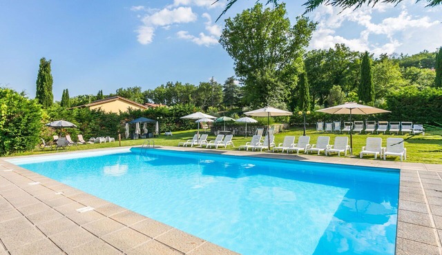 Cosy apartment for 29 guests with private pool, WIFI, TV, patio, pets allowed and panoramic view