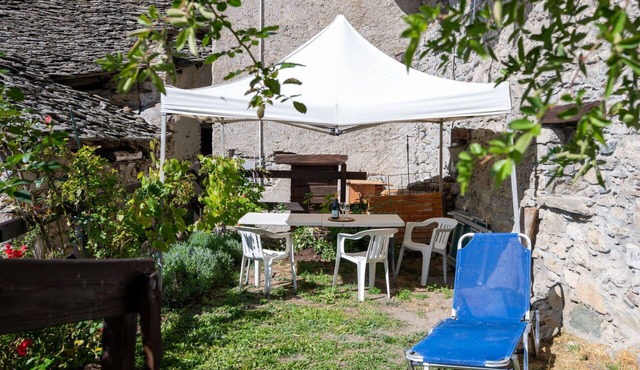 Cosy apartment for 4 people with WIFI, TV and pets allowed