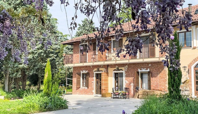 Cosy apartment for 4 people with WIFI, TV, patio, pets allowed and panoramic view