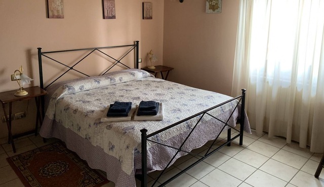 Cosy apartment for 2 guests with WIFI, pool, patio, panoramic view and parking, close to Spoleto