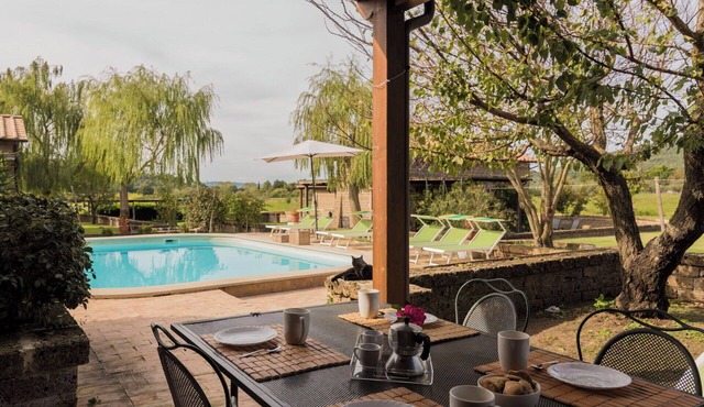 Cosy apartment in villa with hot tub, pool, WIFI, A/C, TV, patio, pets allowed and panoramic view