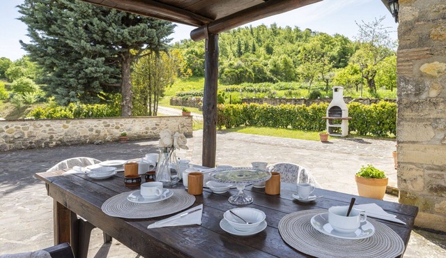 Cosy apartment in villa for 4 guests with pool, WIFI and panoramic view