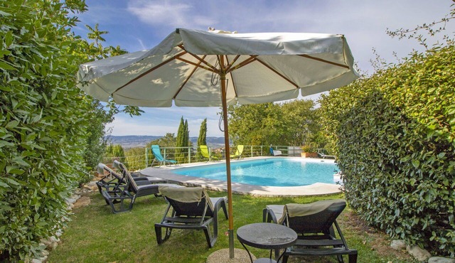Cosy apartment in villa with WIFI, private pool, hot tub, TV, patio, pets allowed, panoramic view