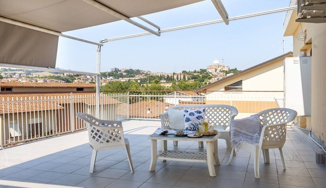 Cosy apartment with A/C, WIFI, TV, terrace, pets allowed, panoramic view, close to Porto Recanati
