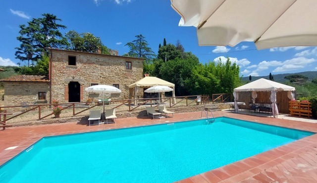 Country house with private pool (you have a German contact person)