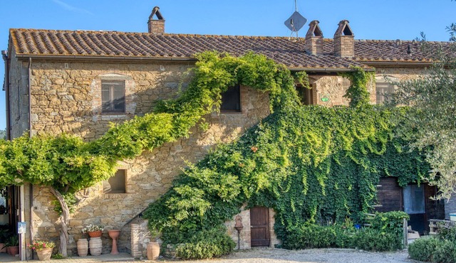 Country house in Umbria with pool and parking