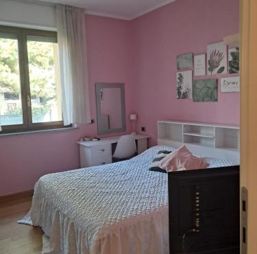 Cozy apartment in villa 4 PAX- Milano Nord - 200 MT train station to city center, Stazione centrale, Cadorna, airports - private parking place
