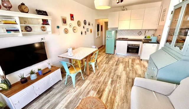 Delightful one-bedroom apartment with garden and parking space near the center