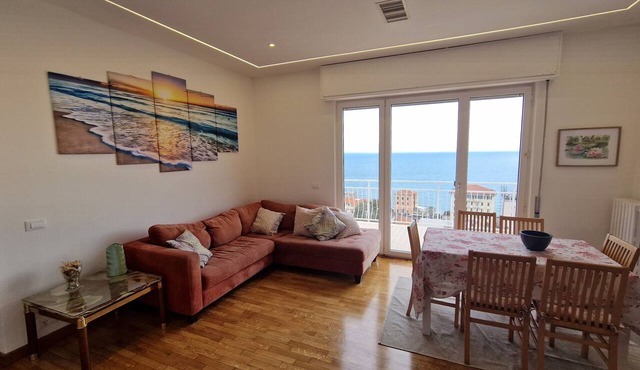 detached villa in Varazze, sea view and private car parking space