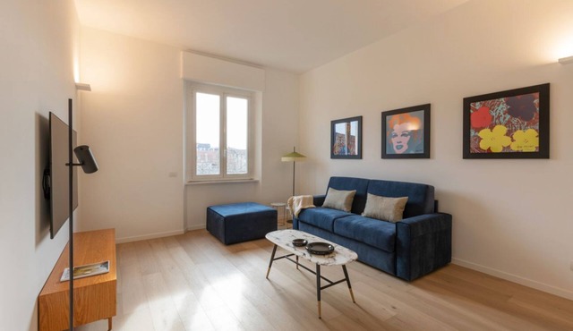 Discover your new retreat in the heart of Milan!This spacious 3-bedroom, 2-bathroom flat, located in one of the city's most desirable areas, offers a perfect balance of comfort and style. Viale Papiniano is located in the Sant'Agostino district of Milan,
