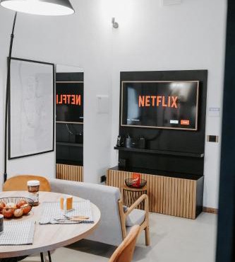 Dislocati BnB - Jacuzzi privata - Cucina - TV60" - Minimal Luxury