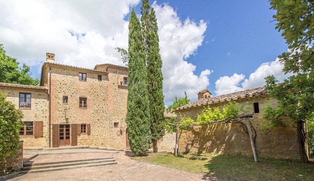 Elegant Holiday Home between Umbria and Tuscany