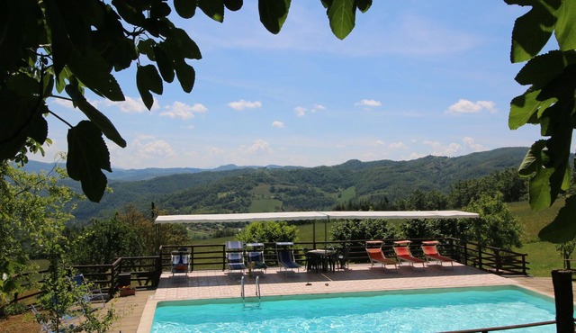 Farmhouse in Apecchio with Mountain Views