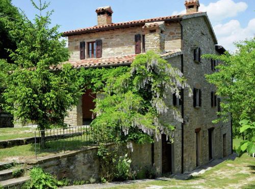 Farmhouse in Apecchio with Pool & Spa