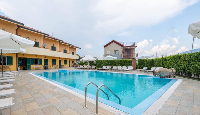 Flat in Residence with pool 100 metres from the sea