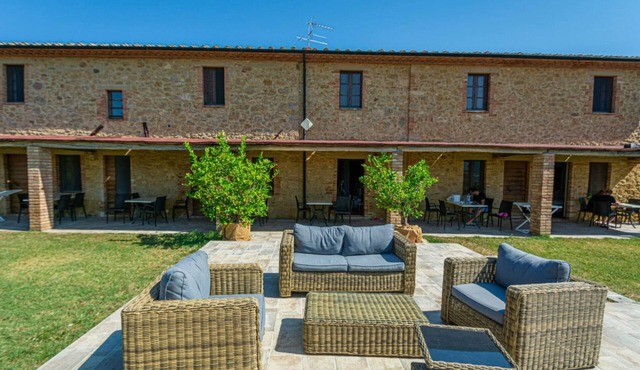 Flat with private veranda,shared pool,quiet location for a relaxing holiday,sl 4