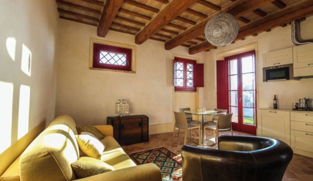 Gelsomino apartment in country villa with pool in the heart of the Marche region