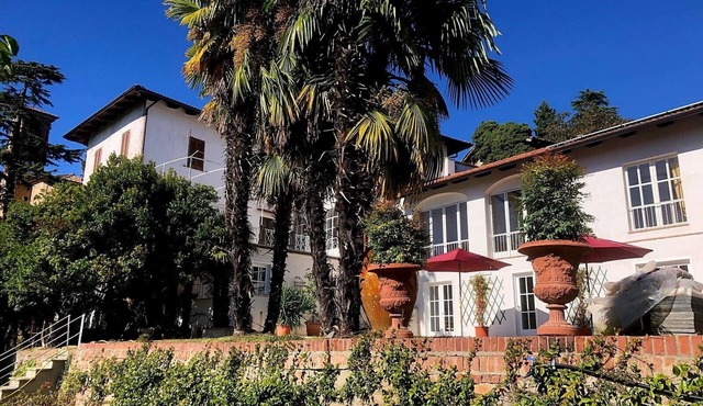 Gelsomino - Romantic Apartment with a Pool in a Historic Villa in Monferrato