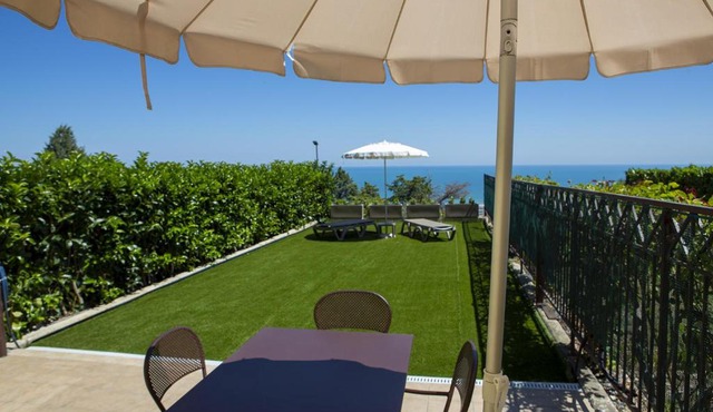 Giuvra Garden House