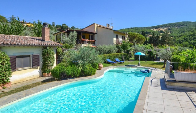 Gorgeous apartment in Arezzo with outdoor swimming pool