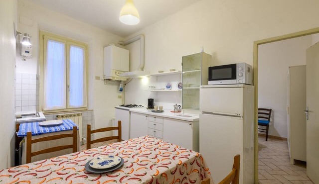 GuestHost - A comfortable 64 square meters apartment, perfect for three people, located on the ground floor of a historic building with a private entrance.The property is located in the heart of Urbino's historic center (limited traffic zone). It also en